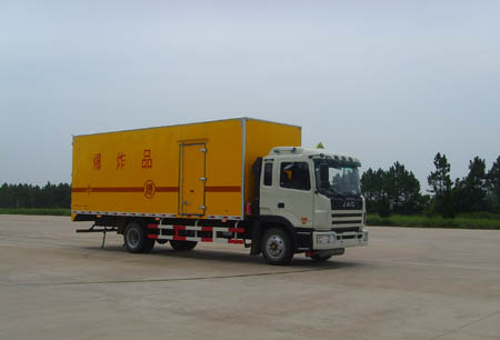 江淮牌HFC5162XQYK1R1T型爆破器材運(yùn)輸車