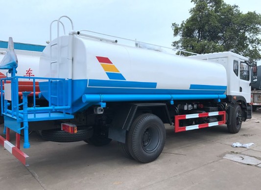 東風(fēng)創(chuàng)普D7L 15噸灑水車