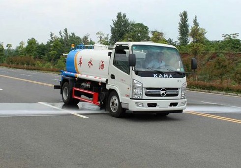 凱馬福運(yùn)來(lái)5噸灑水車
