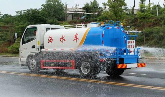 凱馬福運(yùn)來(lái)5噸灑水車