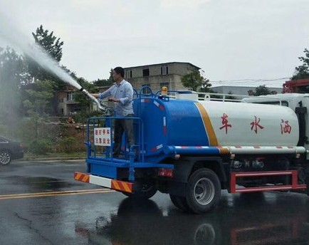 凱馬福運(yùn)來(lái)5噸灑水車