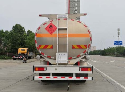 東風(fēng)天龍前四后八鋁合金油罐車圖片 東風(fēng)天龍前四后八鋁合金油罐車圖片