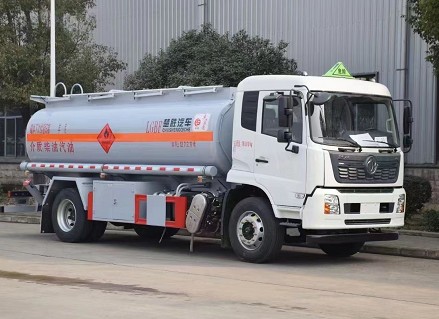 國(guó)六東風(fēng)天錦油罐車圖片