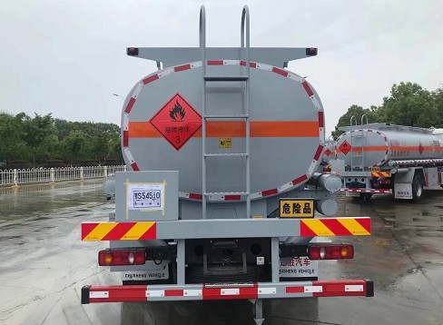 國(guó)六東風(fēng)天錦油罐車圖片