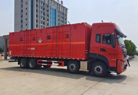 國六東風(fēng)天龍前四后八9.6米雜項(xiàng)危險(xiǎn)品廂式車