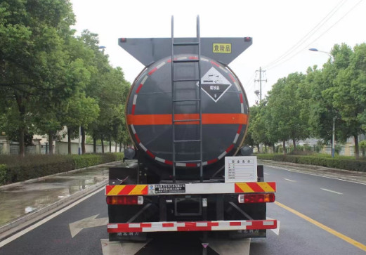 解放JK6前四后六腐蝕性物品罐式運(yùn)輸車