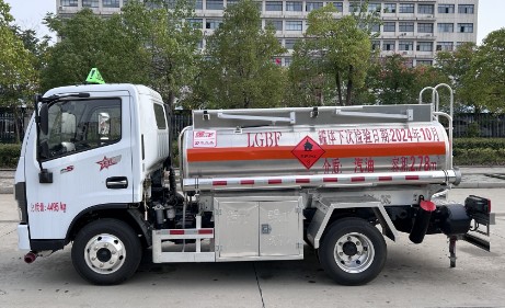 東風(fēng)多利卡D5藍(lán)牌加油車(chē)_2.78方藍(lán)牌加油車(chē)_鋁合金藍(lán)牌加油車(chē)